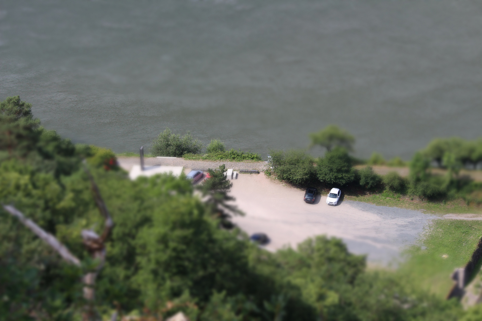 Miniatur: Parkplatz am Rhein