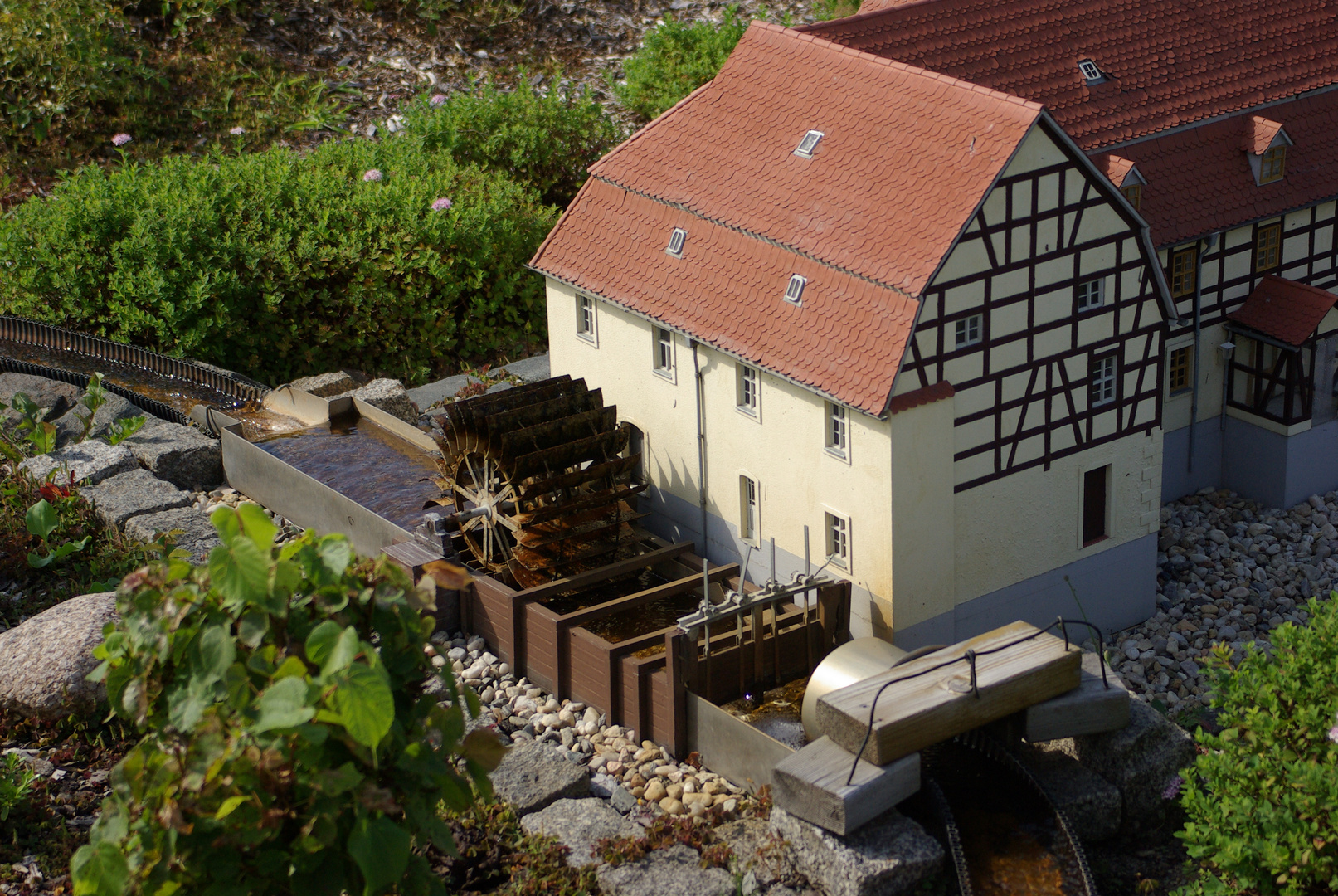 Miniatur-Wassermühle
