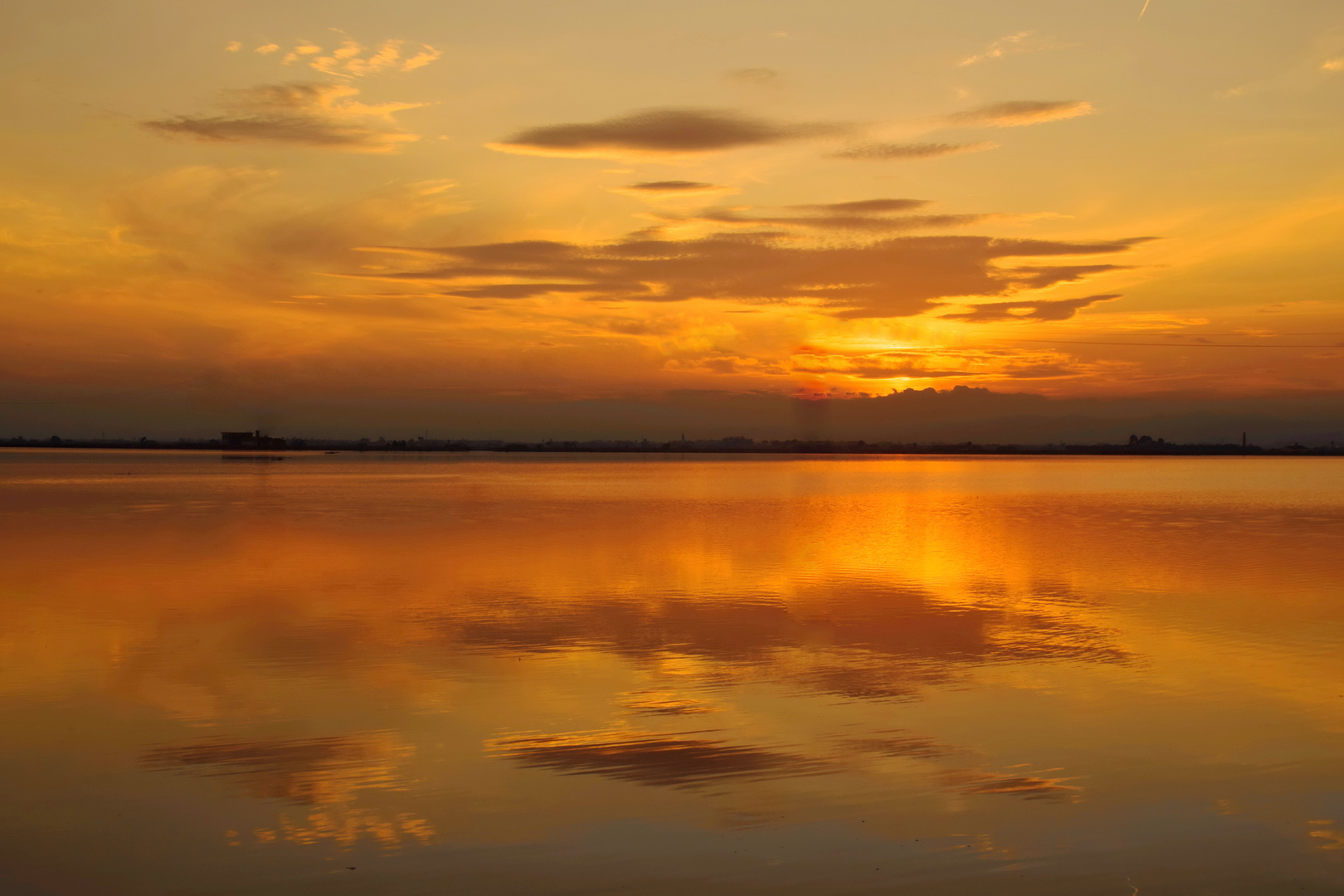 Minimalismus mit Himmel und Wasser