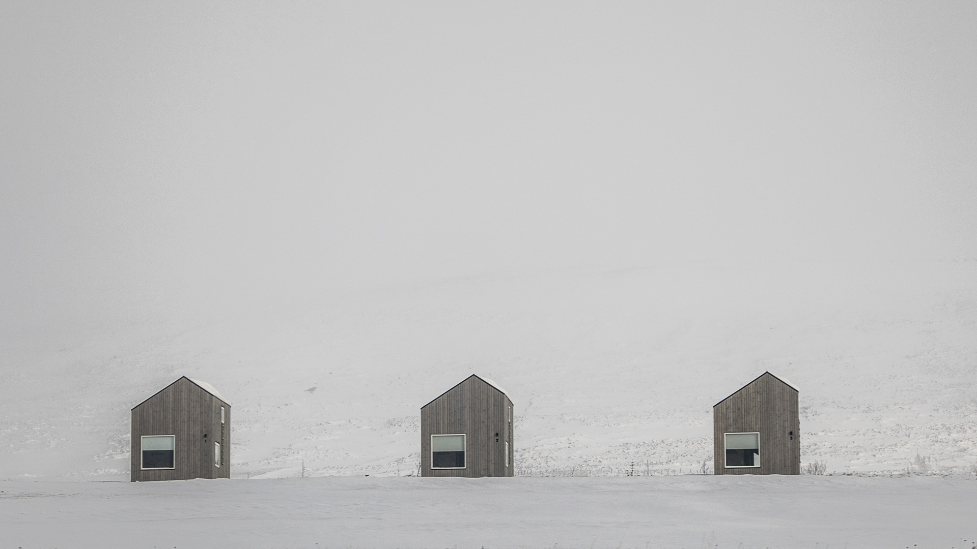 Minimalistische Ferienhaussiedlung im winterlichen Island