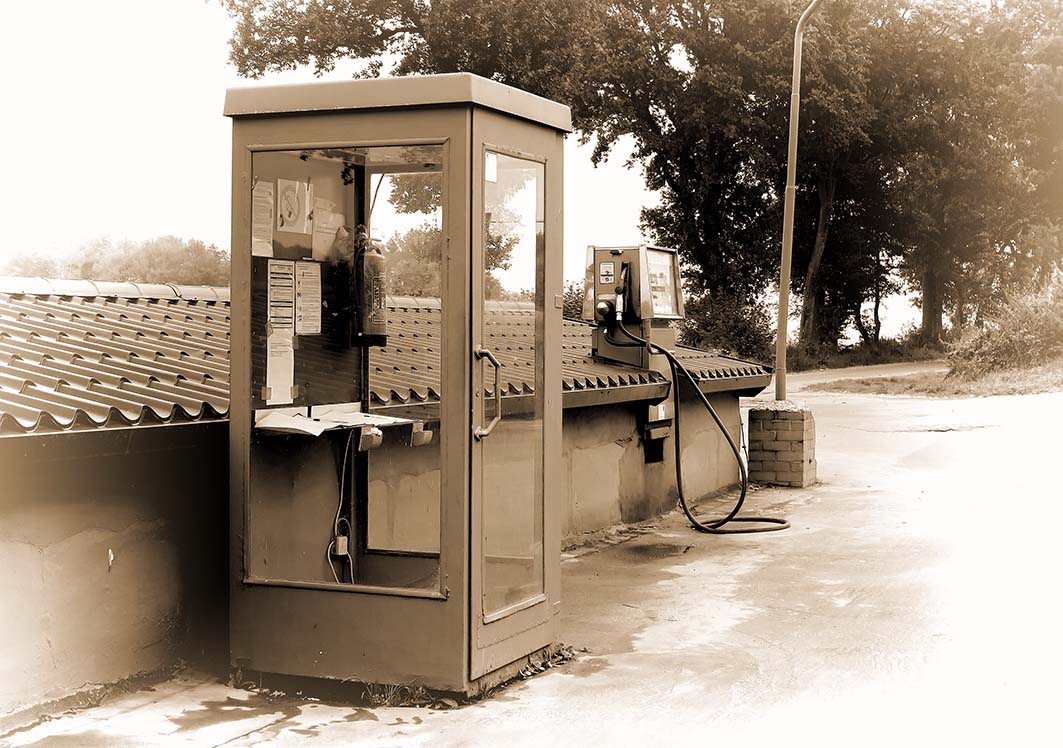 Minimalistische Tankstelle (Im Betrieb)