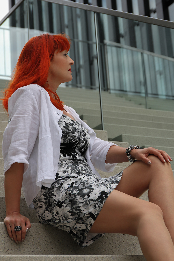 Minirock auf der Treppe Foto &amp; Bild fashion, outdoor, frauen Bilder