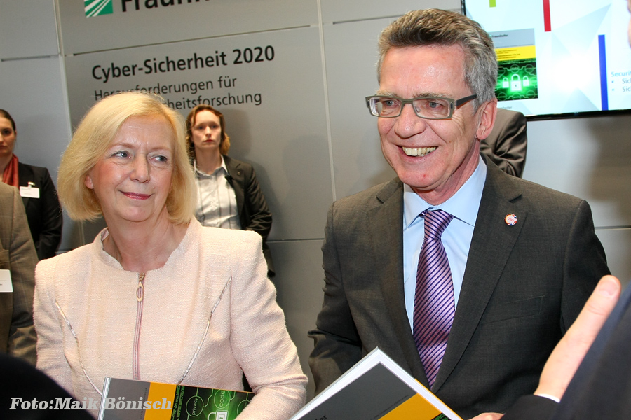 Minister Thomas de Maizière and Ministerin Johanna Wanka