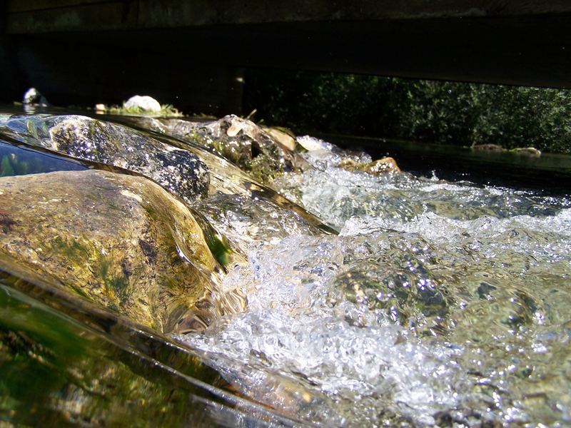 Miniwasserfall in der Lauter im kleinen Lautertal