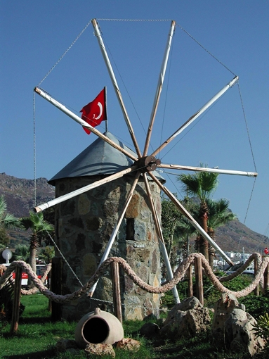 Miniwindmühle in Turgutreis..