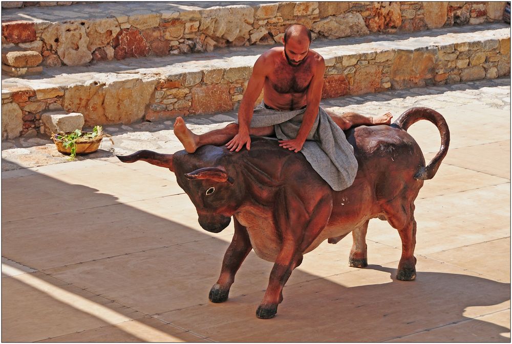 minoisches Tanztheater in Karteros, Kreta, Tanz auf dem Stier