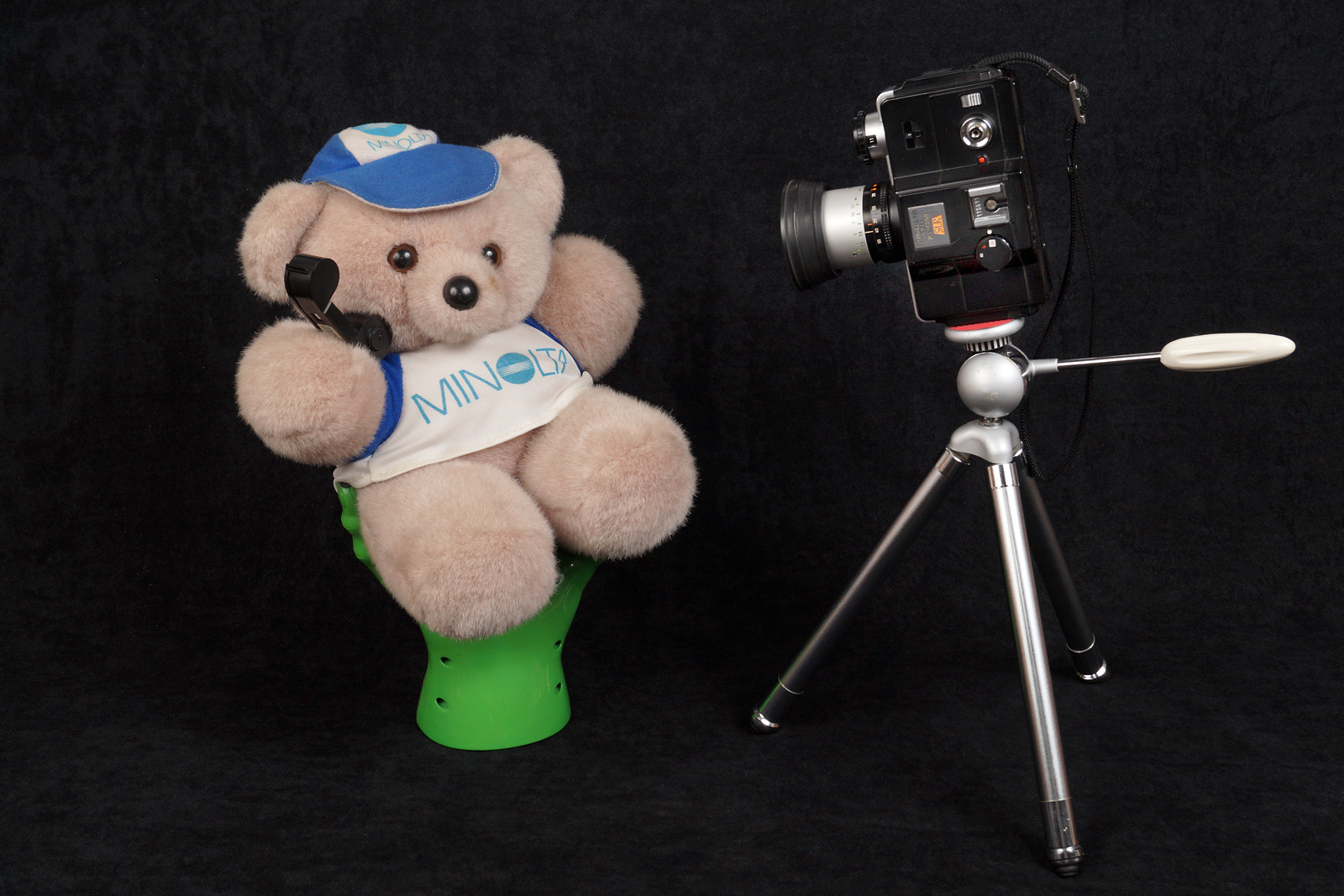 Minolta-Teddy mit Minolta 110-Zoom SLR 