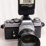 Minolta XE1 Mit Rokkor 1:1.2 58mm, Metallblende und Blitz Minolta BC 226.