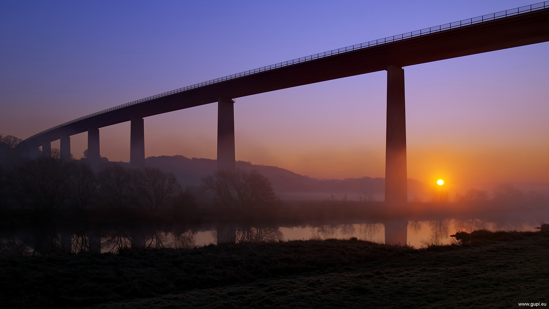 Mintarder Ruhrtalbrücke am Morgen