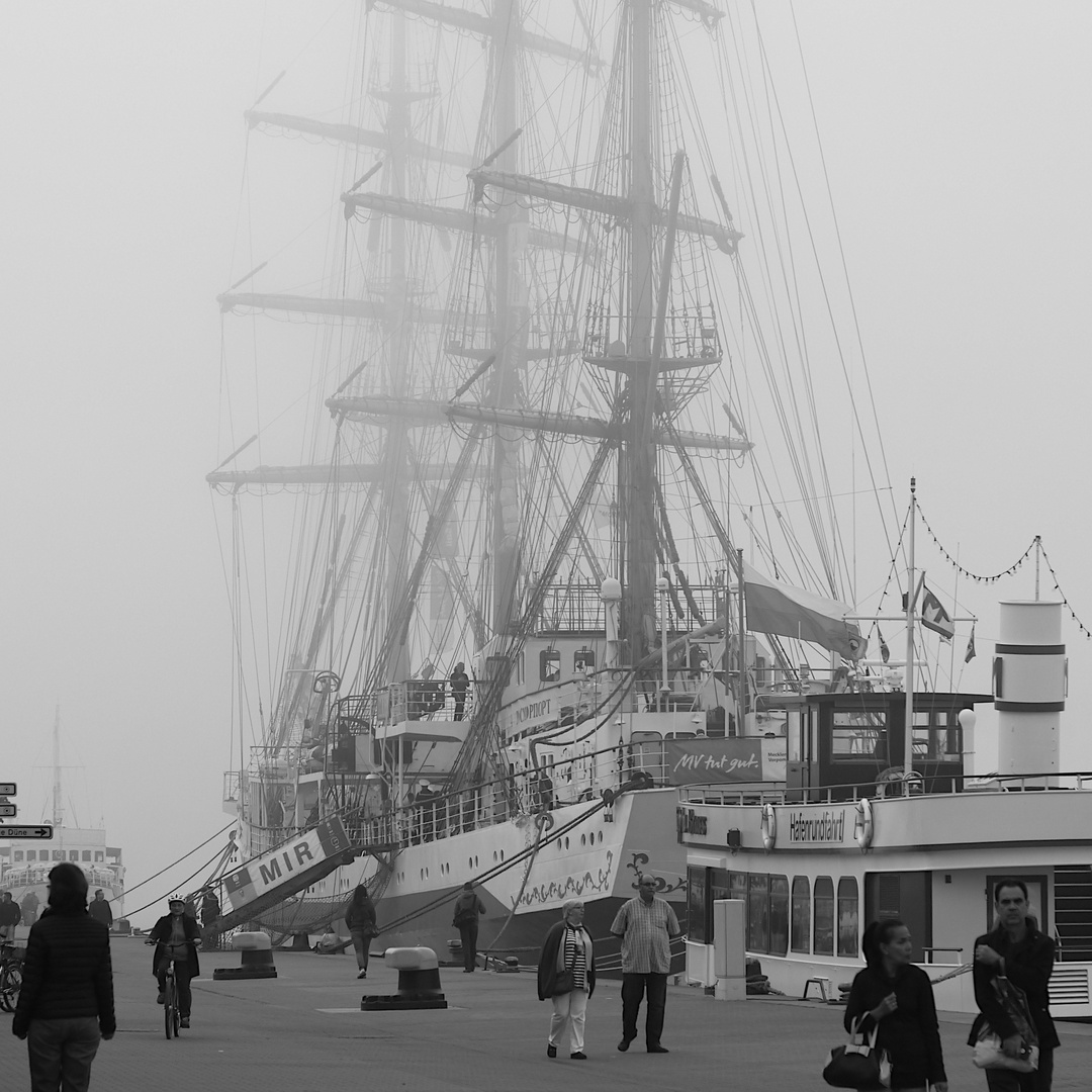 MIR - Takelage im Nebel