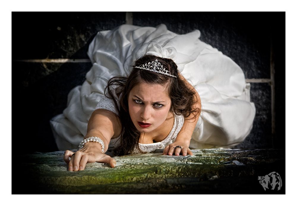 :: MiRa - Trash the Dress ::