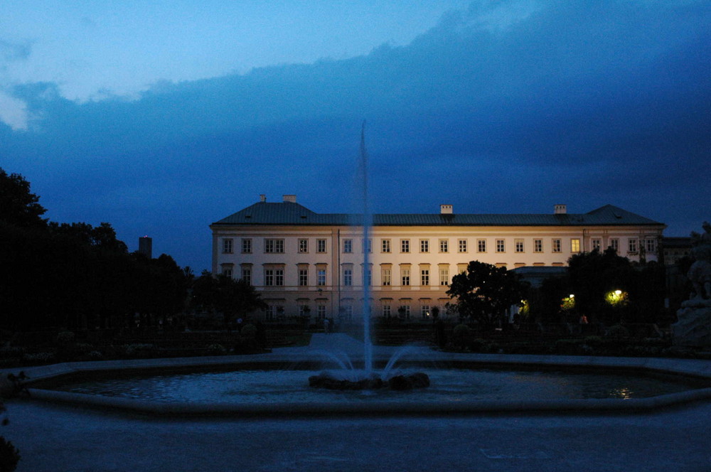 Mirabellgarten bei Nacht