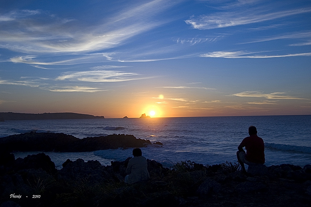 mirando al atardecer....