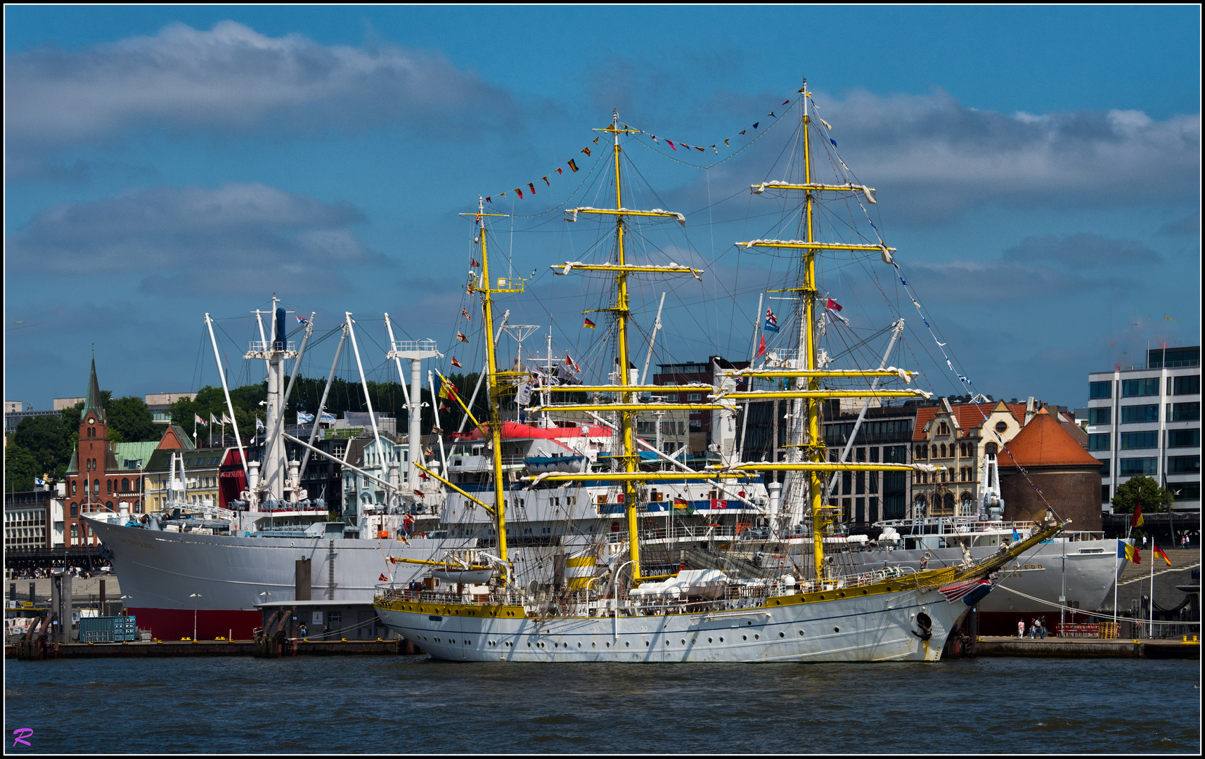 MIRCEA Schwesterschiff der GORCH FOCK in Hamburg ...