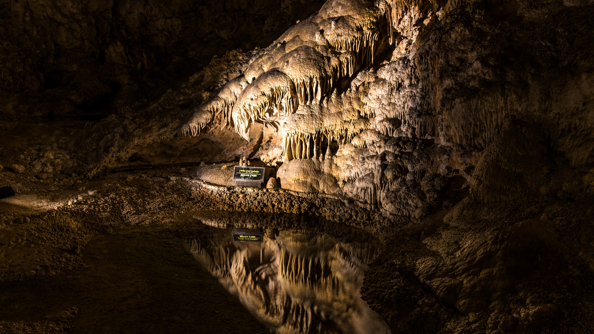 Mirror Lake (Carlsbad Caverns)