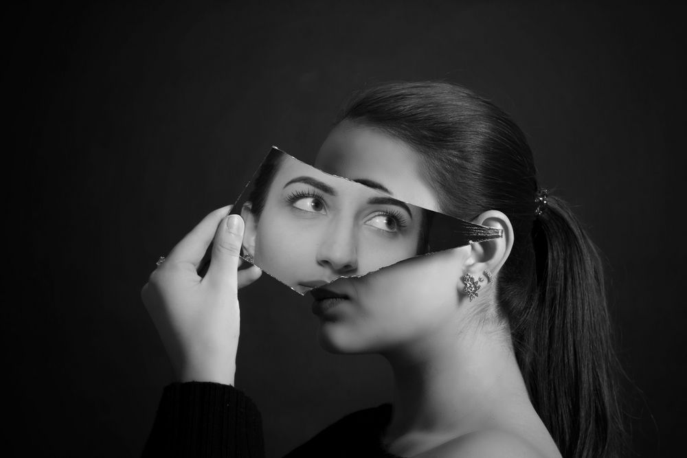 Mirror mirror in my hand... Foto & Bild people, studio, sw Bilder auf