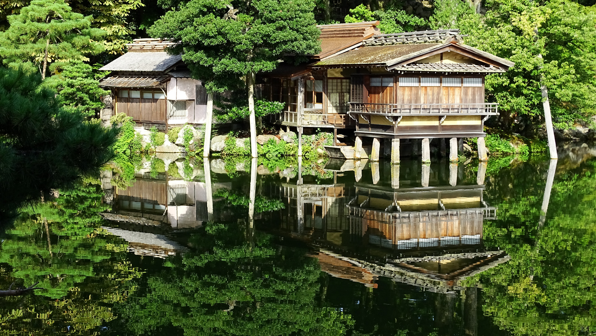 MIRROR MIRROR OF THE LAKE...