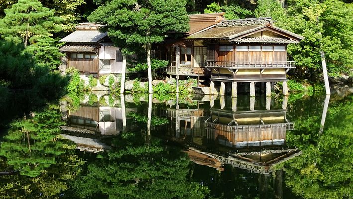 MIRROR MIRROR OF THE LAKE...