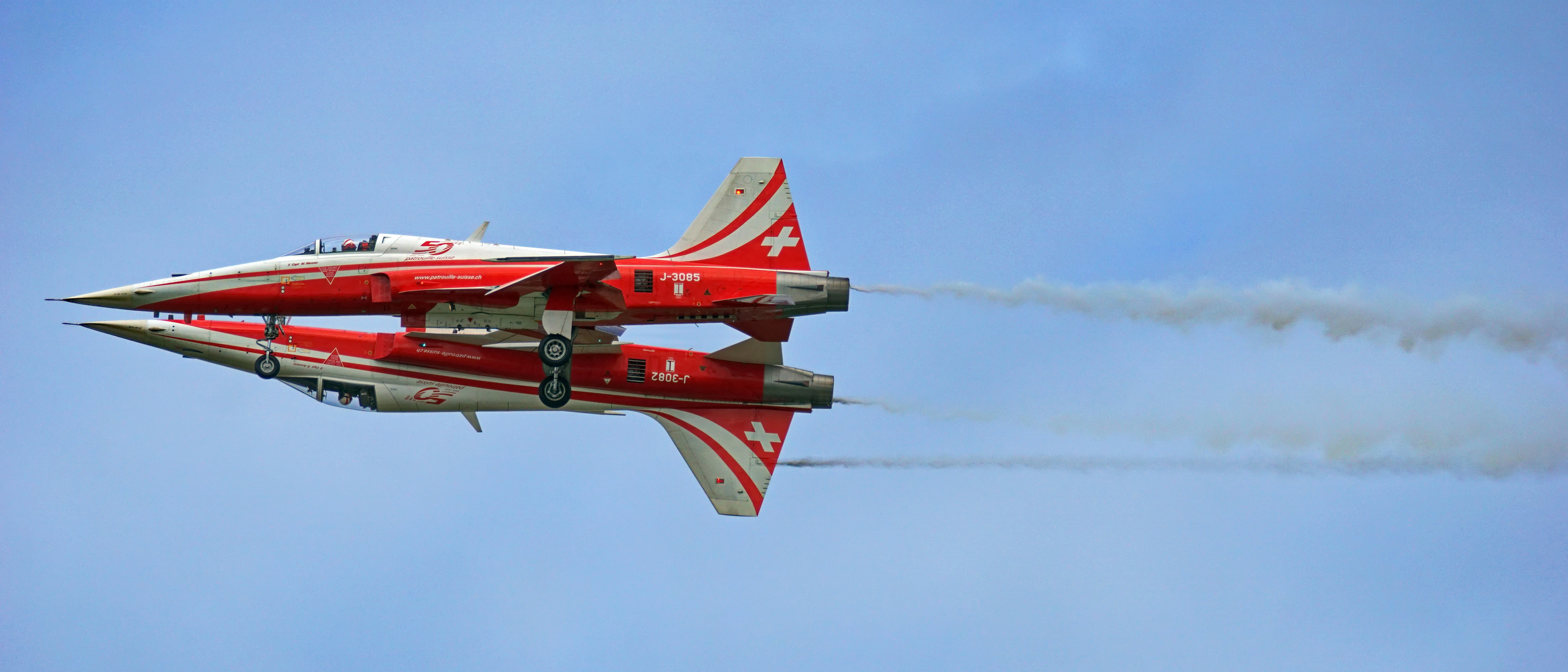 Mirror Patrouille Suisse