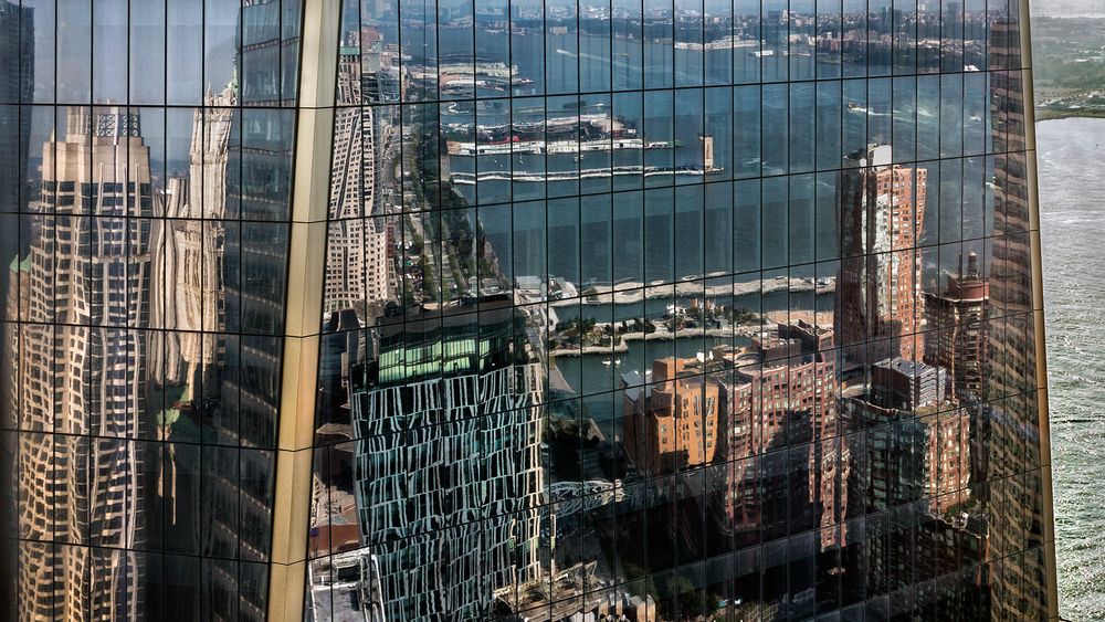 MIRROR VIEW - FREEDOMTOWER NY