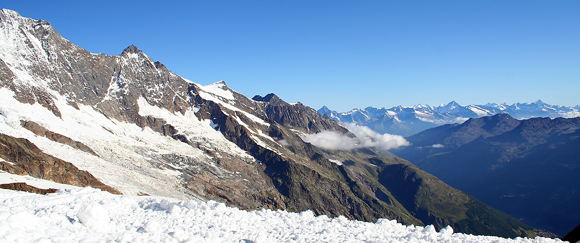 Mischabel und Blick ins Berner Oberland aus 3500 m vom Mittelallalin