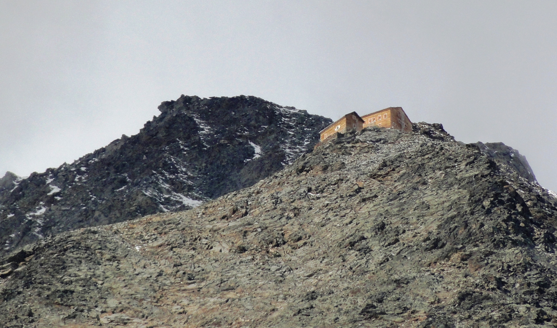 Mischabelhütte von unten