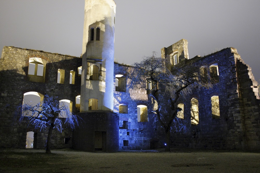 Mischbeleuchtung am Beispiel einer Ruine