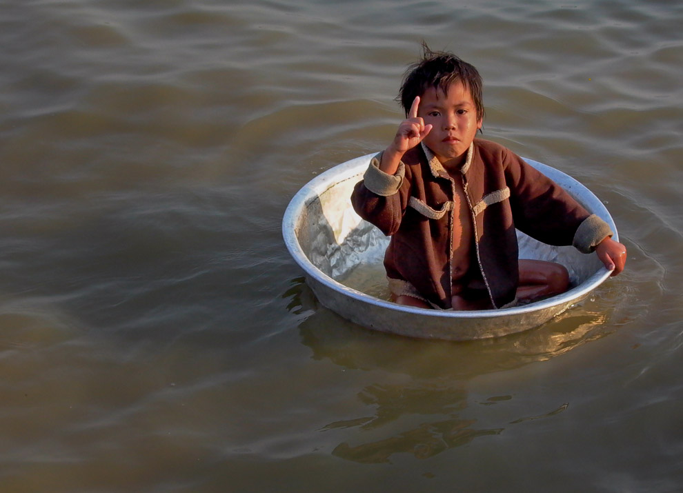 Misère sur le Tonlé Sap, près de Siem Reap, Cambodge