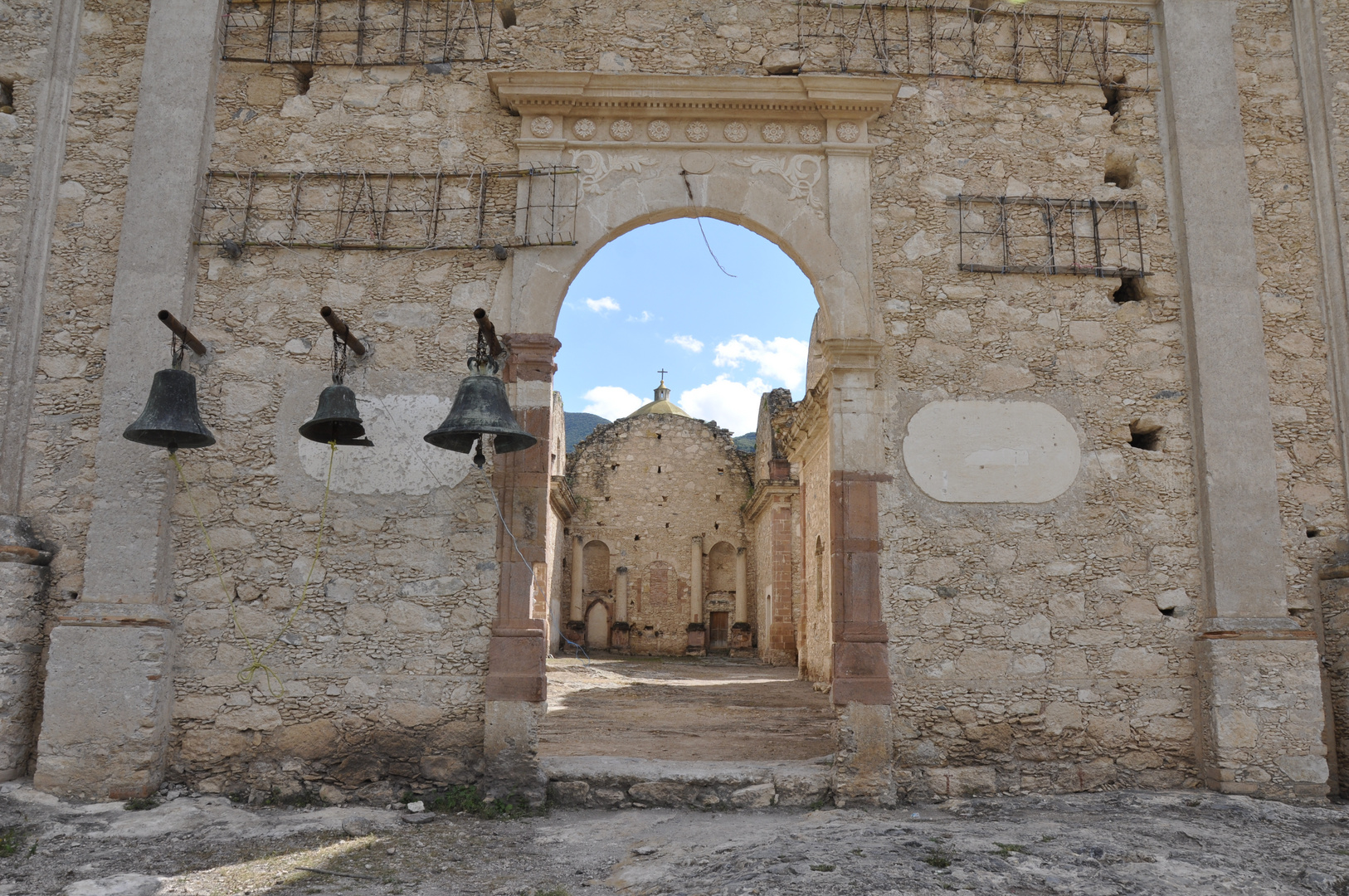 Misión en ruinas