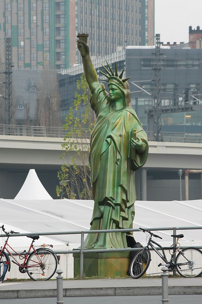 Miss Liberty auf Besuch in Berlin