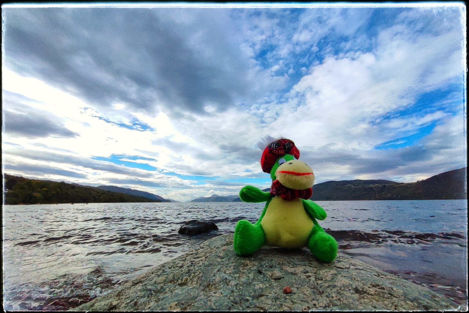 Miss Nessie am Loch Ness