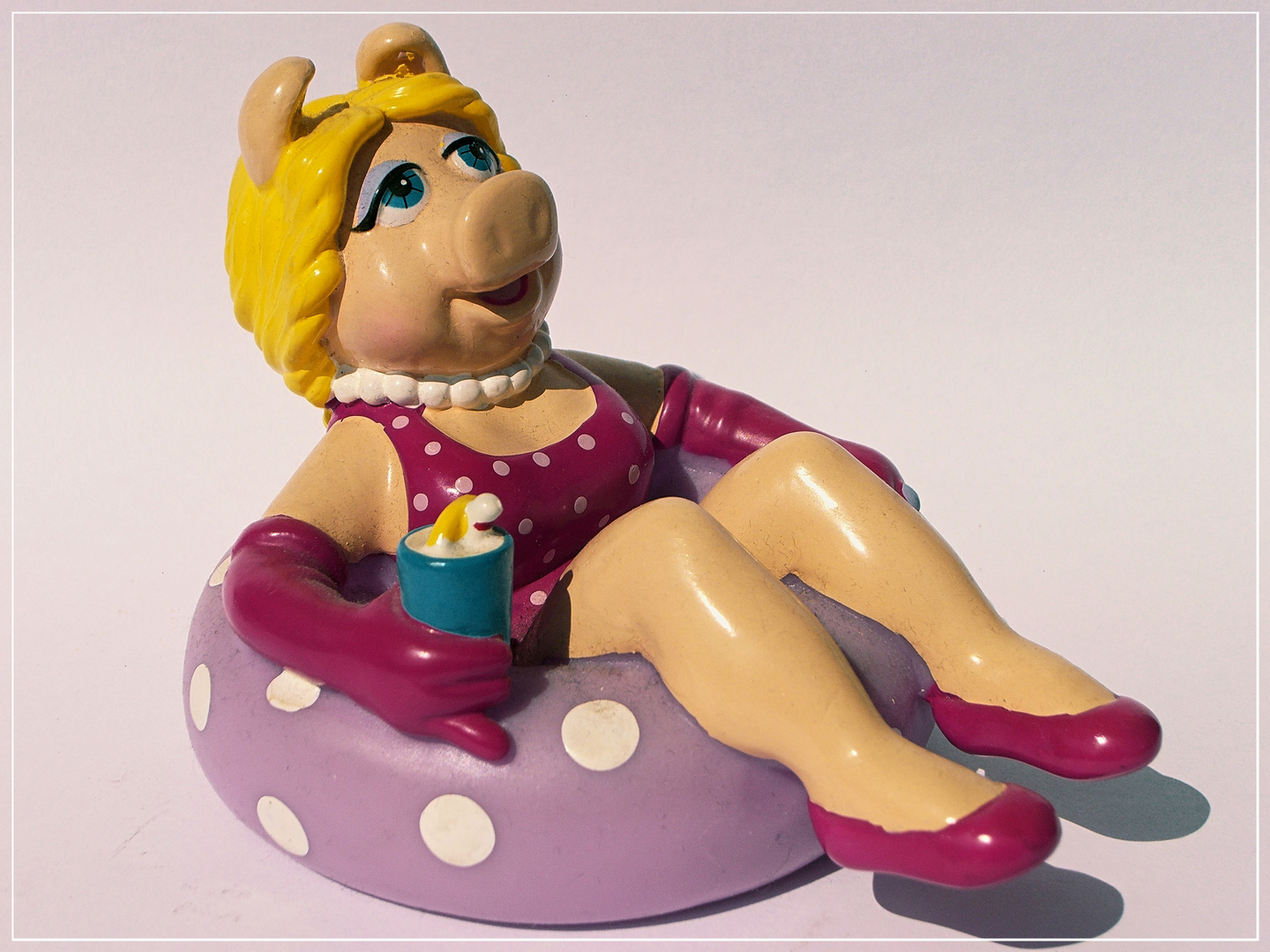 Miss Piggy genießt den Sommer