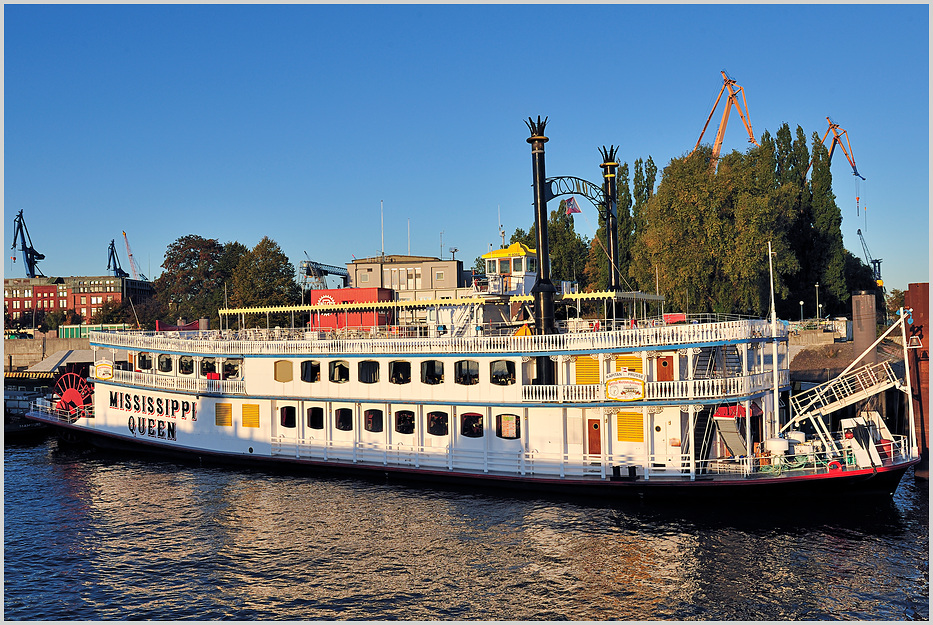 Mississippi Queen im Herbstlicht