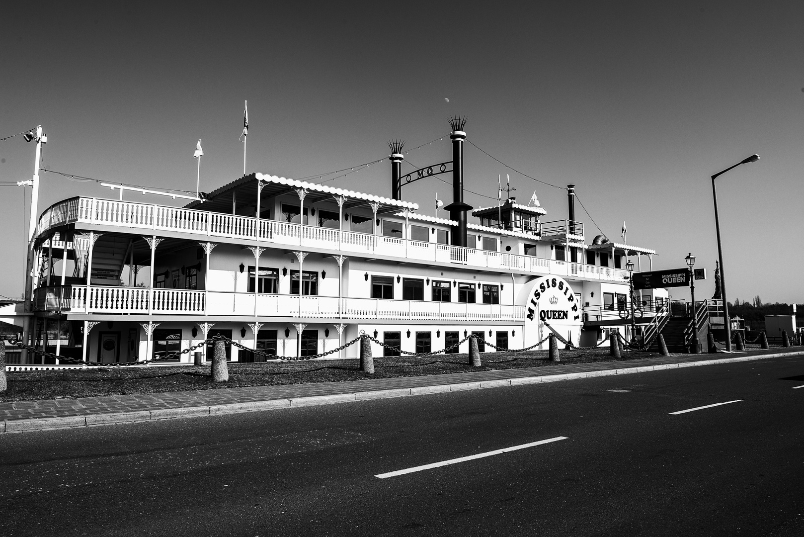 Mississippi Queen in Nürnberg in black & white