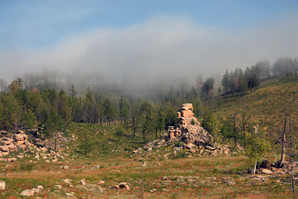 Mist over the hill at Oglogchiin Herem