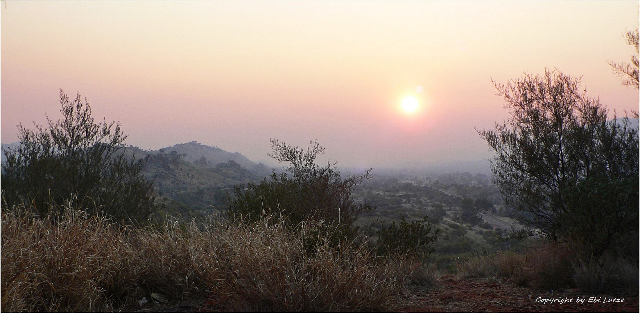 * misty sunrise / Mc. Donnell Ranges NT *