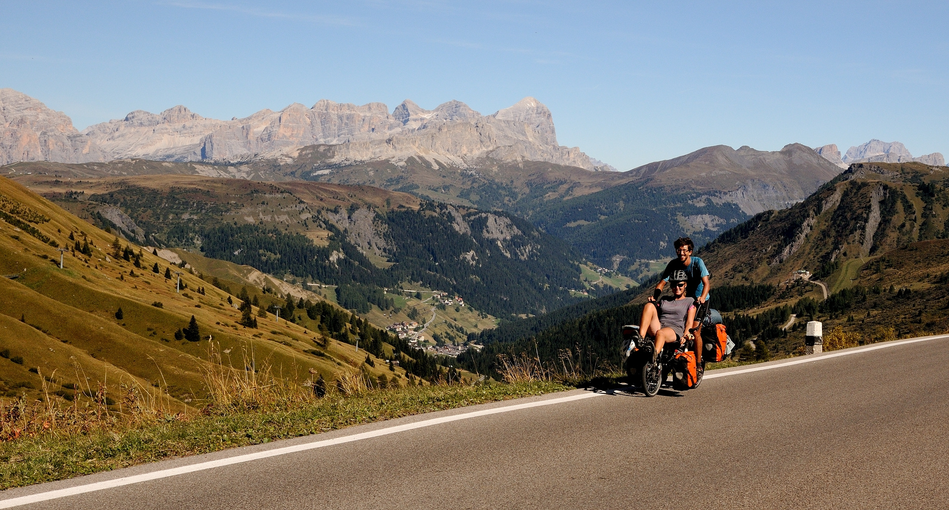 Mit 2 PS kommt man auch durch die Dolomiten und dann noch ein Lächeln auf den Lippen,...