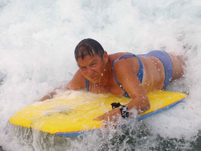 Mit 71 auf dem Bodyboard