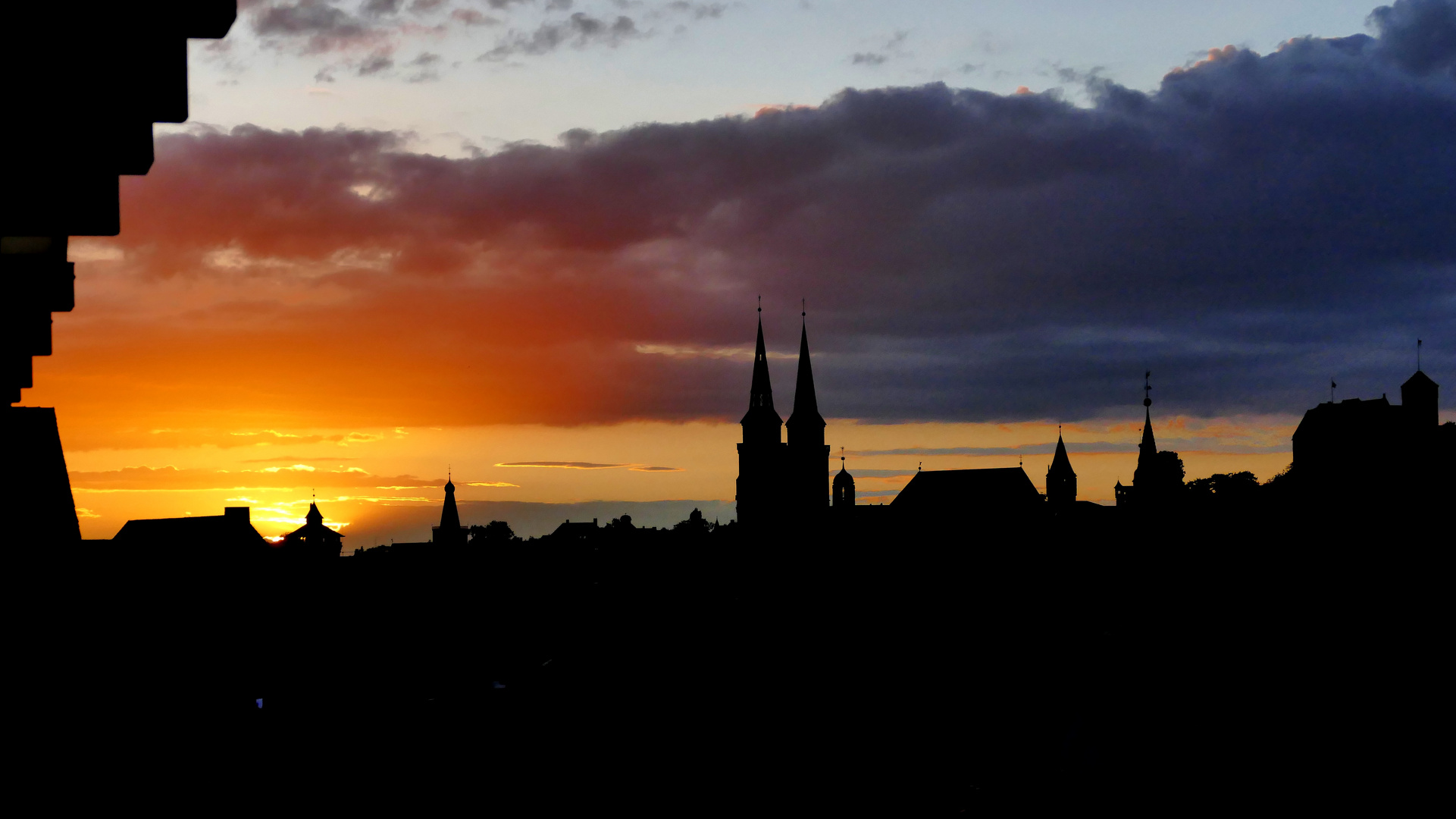 Mit Abendsonne im Zeichen der Burg