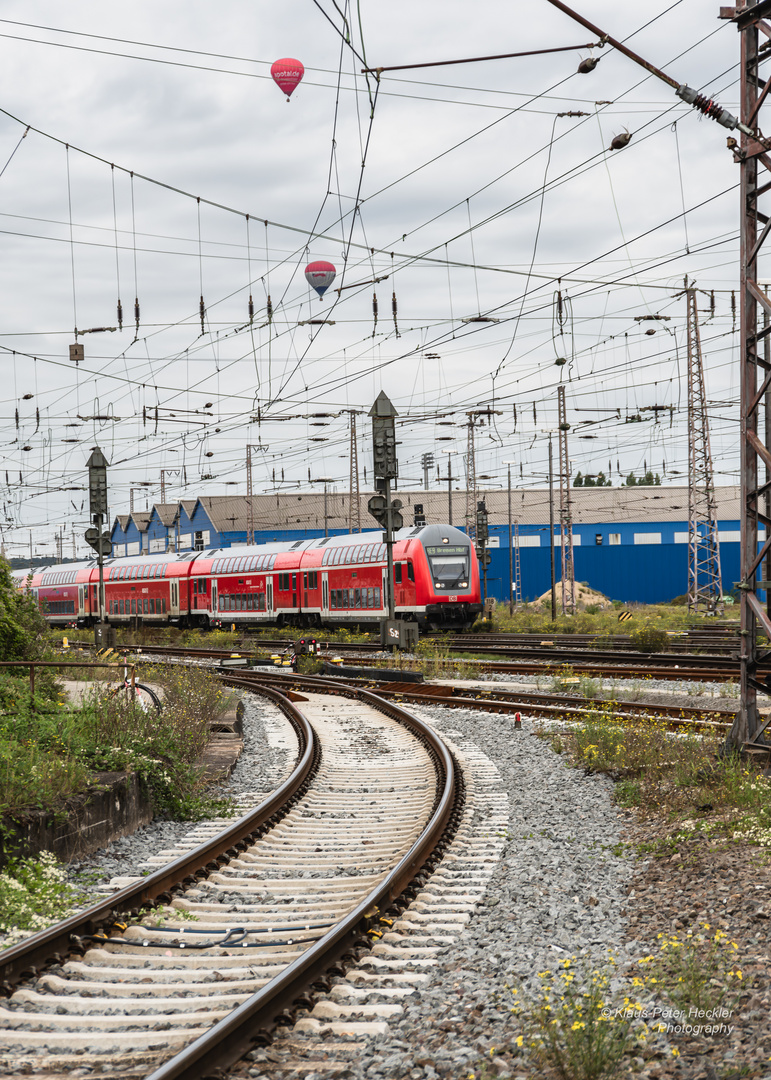 Mit Bahn und Ballon 