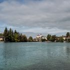 Mit Blick auf das Schloss Thun