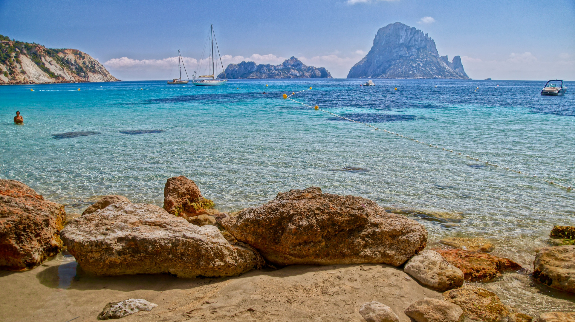 mit Blick auf die Felsinsel Es Vedra genieße ich das vor mir liegende Panorama 