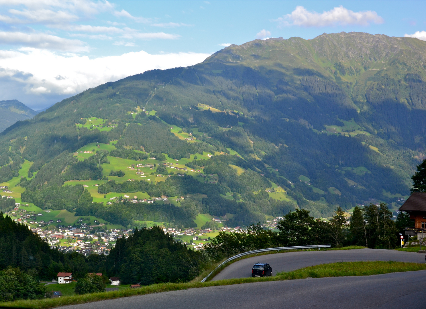 Mit dem Auto von Latschau hinab nach Tschagguns / Schruns (1)