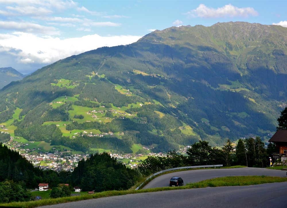 Mit dem Auto von Latschau hinab nach Tschagguns / Schruns (1)