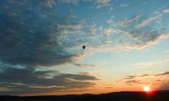 Mit dem Ballon Richtung Sonne