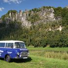 Mit dem Barkas B1000 vor den Bergen der Sächsischen Schweiz.