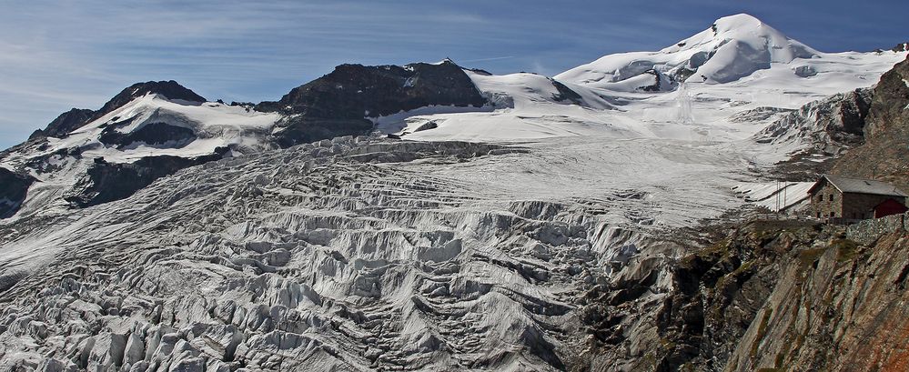 Mit dem Blick in den herrlichen Fee Gletscher unter dem Allalinhorn 4027m hoch...