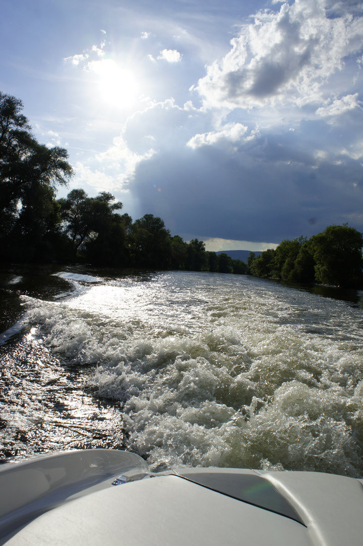 Mit dem Boot durch den Broye-Kanal