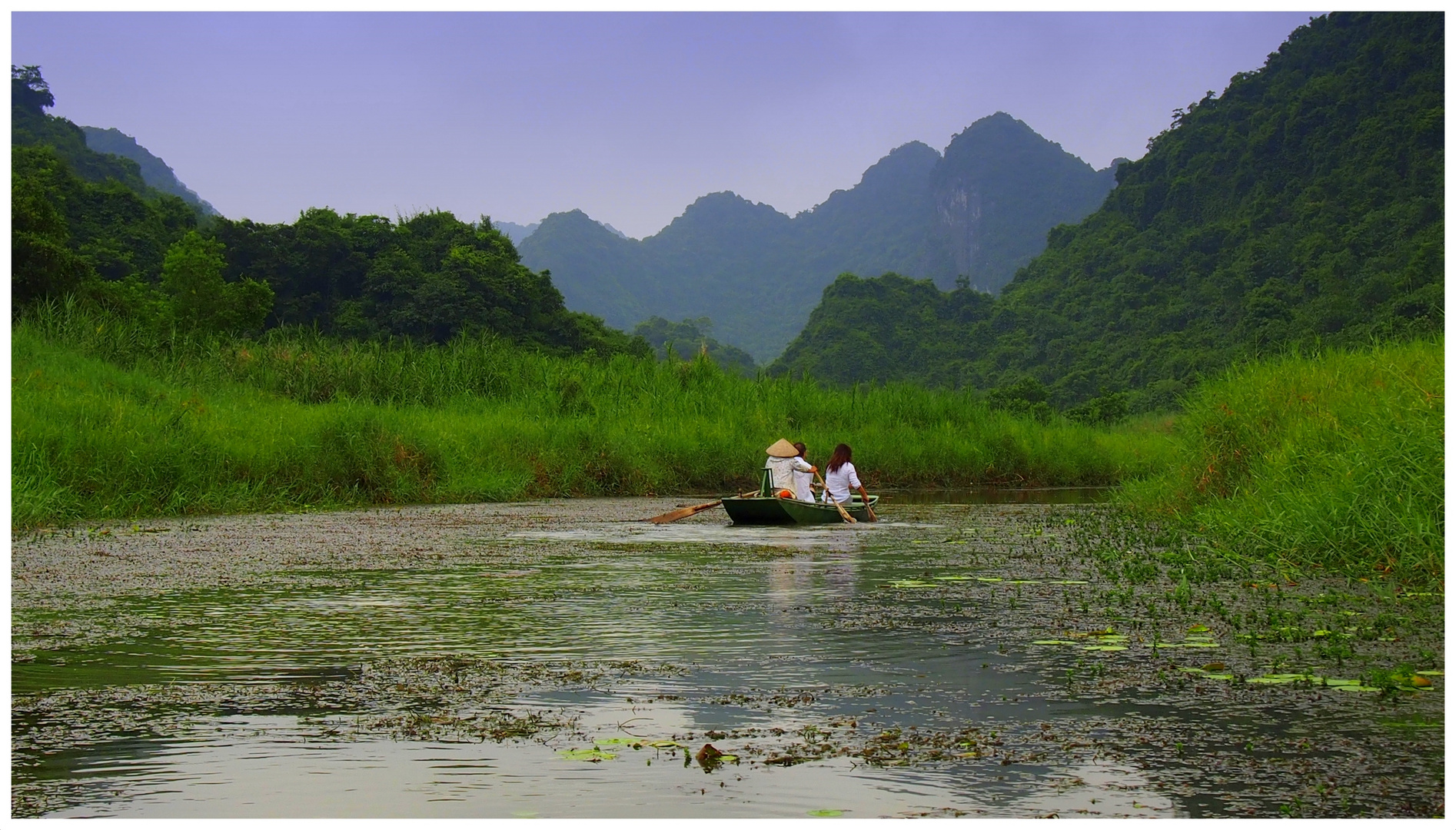 Mit dem Boot durch die idyllische Landschaft von Tam Coc