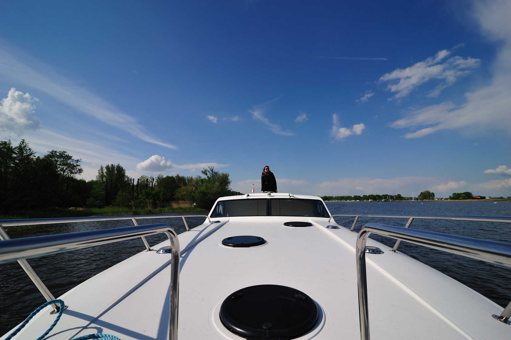 Mit dem Boot durch NL bei voller Geschwindigkeit ... 12 km/h mit Rückenwind.